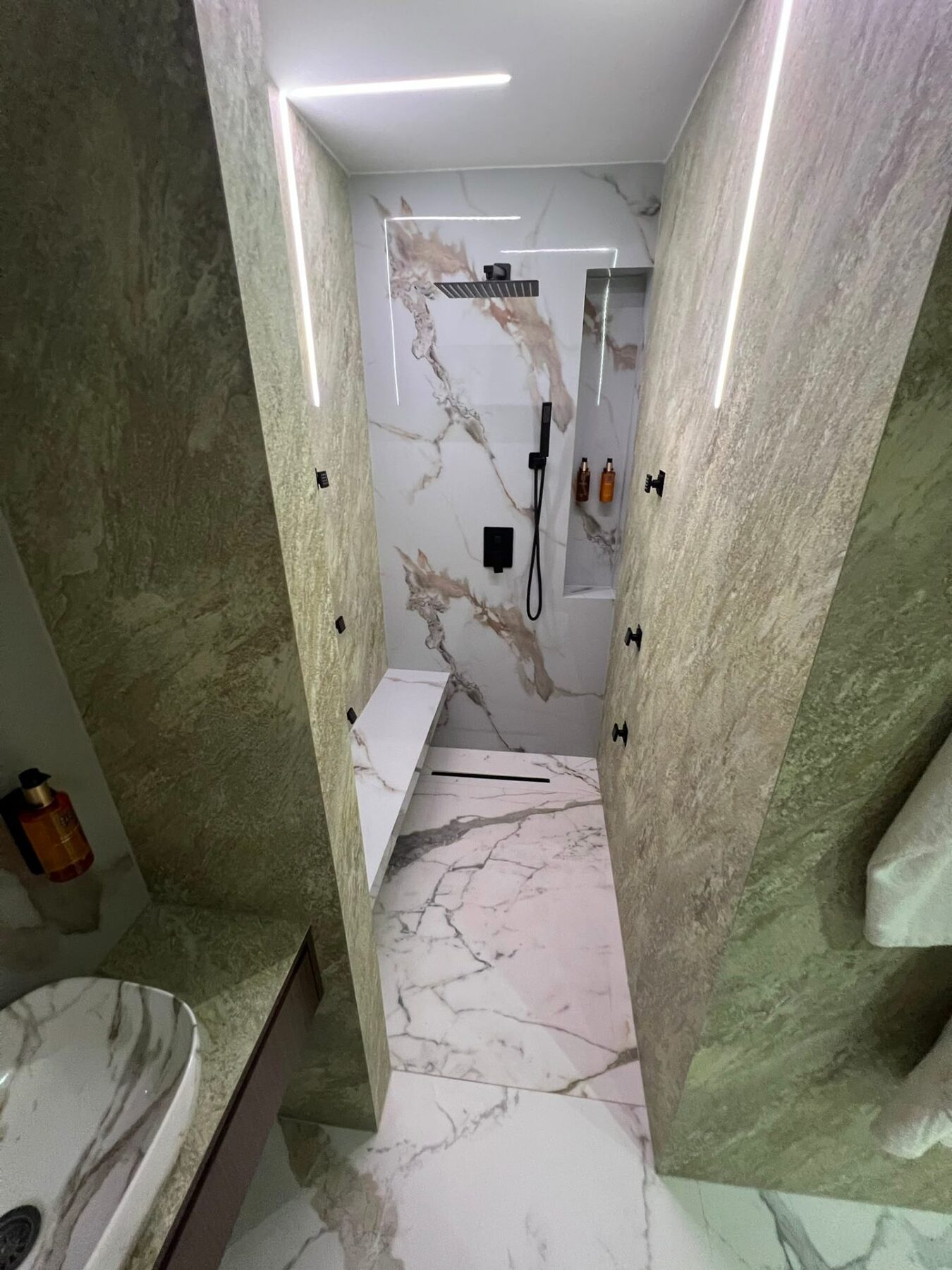 Apartman 2 · Masažni rain shower