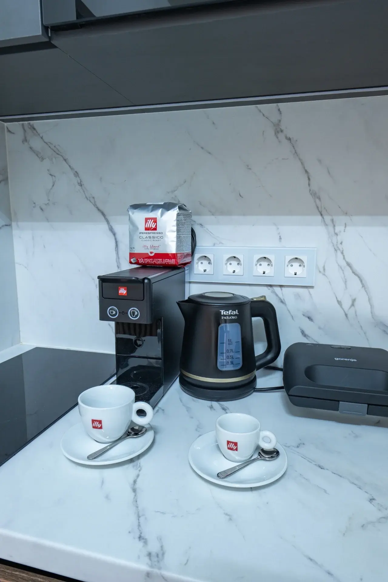 Illy iperEspresso aparat za jutarnju kafu u apartmanu