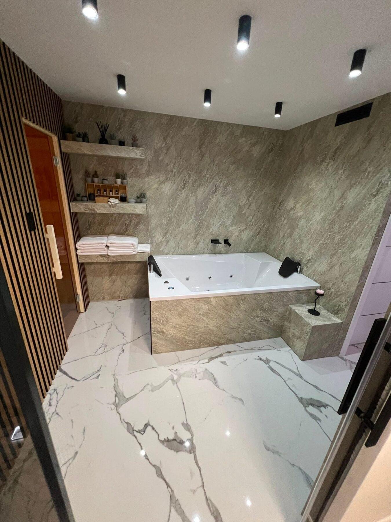 Jacuzzi hidromasažna kada na privatnoj spa etaži
