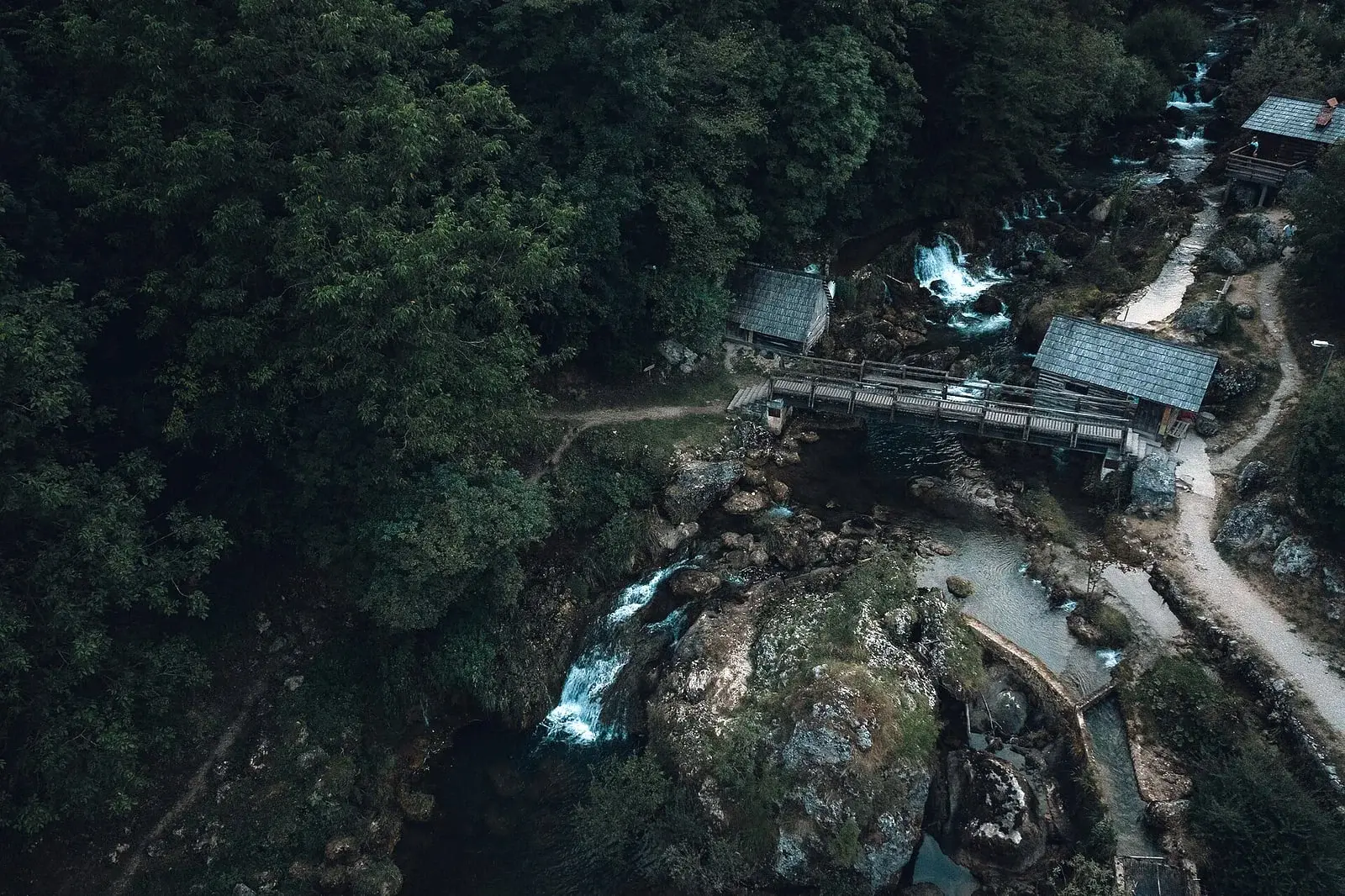 Vodopadi i stari drveni mlinovi u Krupi na Vrbasu